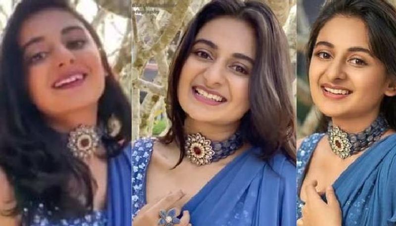 നീല നിറത്തിലുള്ള സാരിയോടൊപ്പം അതേ നിറത്തിലുള്ള ചോക്കറും താരം അണിഞ്ഞിട്ടുണ്ട്.