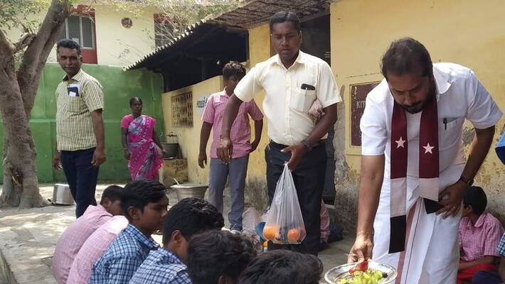 Ansari the MLA, entered the school and exchanged food with the students. Ansari who enjoyed giving fruits. Ansari the MLA, entered the school and exchanged food with the students. Ansari who enjoyed giving fruits.