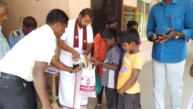 Ansari the MLA, entered the school and exchanged food with the students.  Ansari who enjoyed giving fruits.
