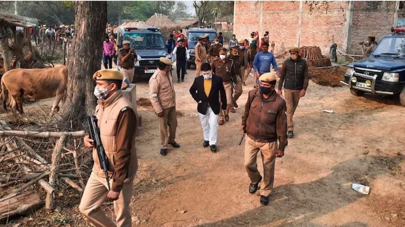 पुलिस को शक, कहीं जहर तो नहीं
पुलिस को शक है कि कहीं चिप्स के पैकेट में जहर तो नहीं था। जांच के लिए पुलिस ने दुकान में रखे पैकेट और नमकीन के पैकेट को जब्त कर जांच के लिए लैब में भेज दिया है। 