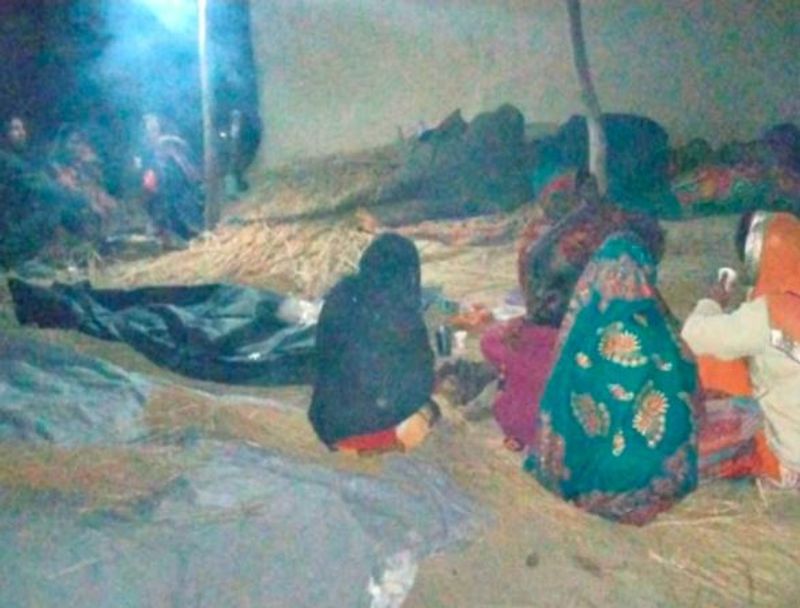 मौत के कारण का पता नहीं चला
मृतक लड़कियों के पोस्टमार्टम से कोई बाहरी चोट नहीं मिली है। मौत के कारण का पता नहीं चला है। पोस्टमॉर्टम रिपोर्ट में पॉइजनिंग की पुष्टि हुई है, लेकिन तीनों ने खुद जहर खाया या खिलाया गया, यह अभी भी एक बड़ा सवाल है।