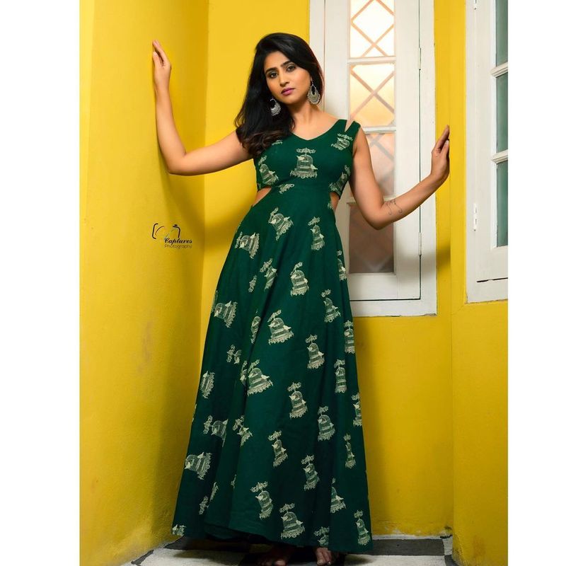 బిగ్ బాస్ కంటెస్టెంట్స్ తో పాటు చంద్ర వంటి స్టార్ కమెడియన్స్ తో స్టార్ కమెడియన్స్ షో ప్రారంభమైంది.