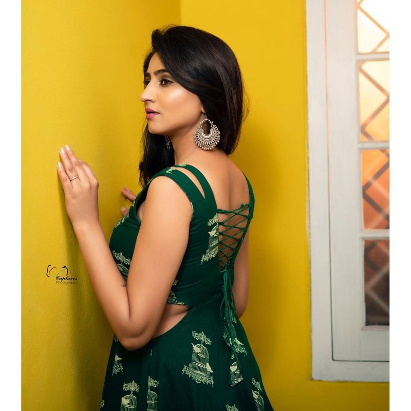అదే క్రమంలో హీరోయిన్ గా, నటిగా అవకాశాలొస్తే అందిపుచ్చుకొని కెరీర్ లో ఎదగాలని భావిస్తున్నారు.