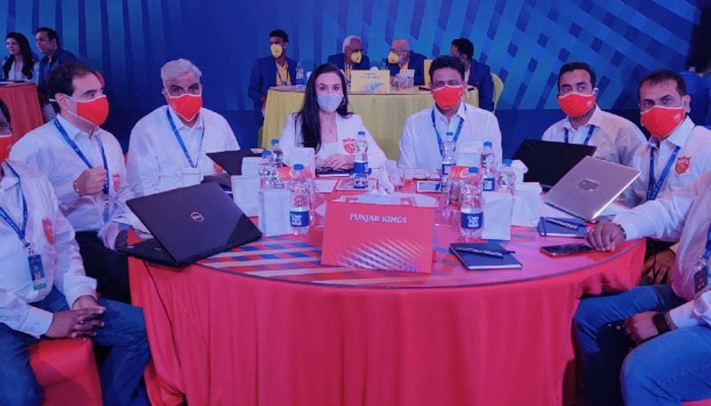 <p>তালিকায় রয়েছে বিশ্ব ক্রিকেটে অন্যতম সেরা টি২০ ব্যাটসম্যান ডেভিড মালান। এছাড়া পঞ্জাব কিনেছে রিলে মারডিথ,ঝাই রিচার্ডসন, মসার্স হেনরিকসদের।<br />
</p>