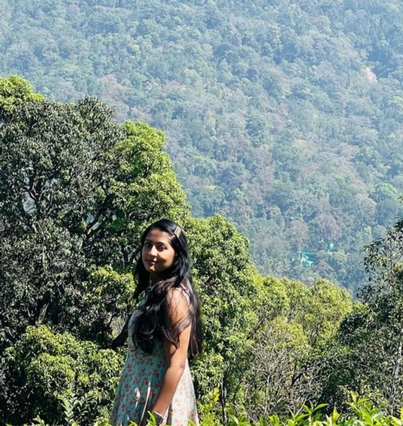 മകൻ സായ് കൃഷ്ണയും നവ്യാ നായര്ക്കൊപ്പം ഫോട്ടോയിലുണ്ട്.