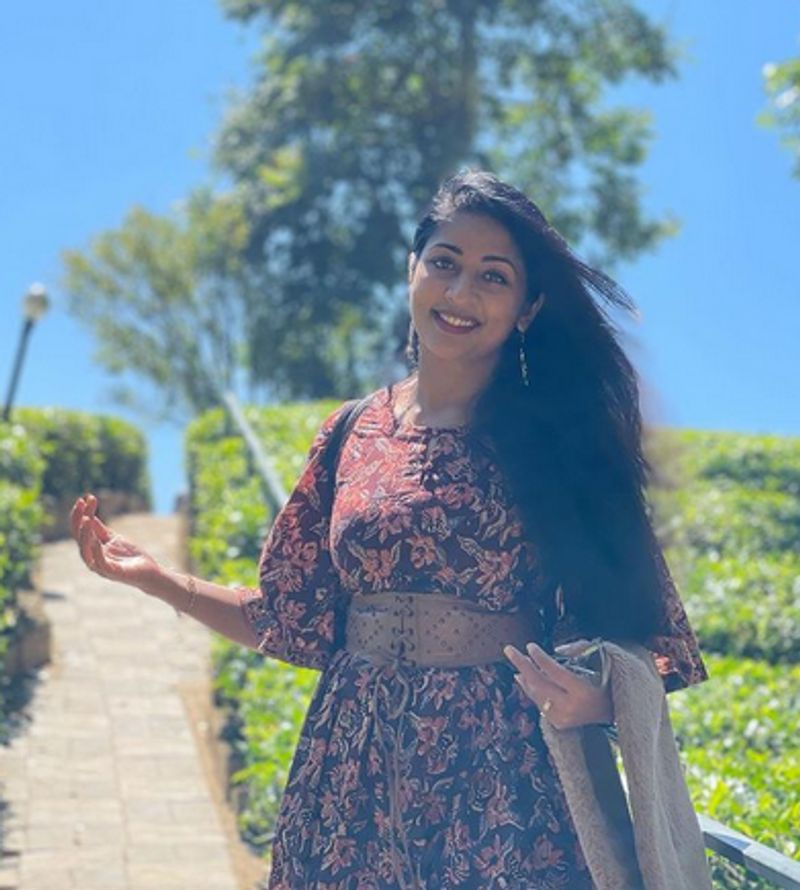 ഹിറ്റ് സിനിമകളുടെ ഭാഗമായി മാറിയിട്ടുണ്ട് നവ്യാ നായര്.