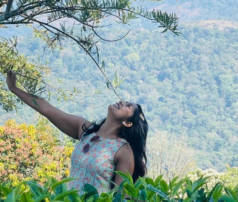 സന്തോഷ് മേനോനാണ് നവ്യാ നായരുടെ ഭര്ത്താവ്.