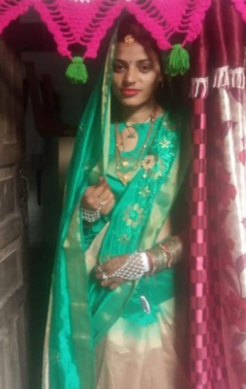 परिवार के लोगों के मुताबिक दोनों में किसी बात को लेकर झगड़ा होने की आशंका जताई जा रही है। आत्महत्या का कारण अभी तक स्पष्ट नहीं हो सका है। 