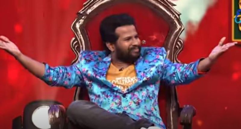 హైపర్ ఆది అటు `జబర్దస్త్` షో, మరోవైపు `ఢీ` డాన్స్ షోలో తనదైన పంచ్లతో అలరిస్తున్నాడు. హైలైట్గా నిలుస్తుంది. ముఖ్యంగా సుడిగాలి సుధీర్తో `ఢీ`లో వచ్చే ఎపిసోడ్ నవ్వులు పూయిస్తుంది.