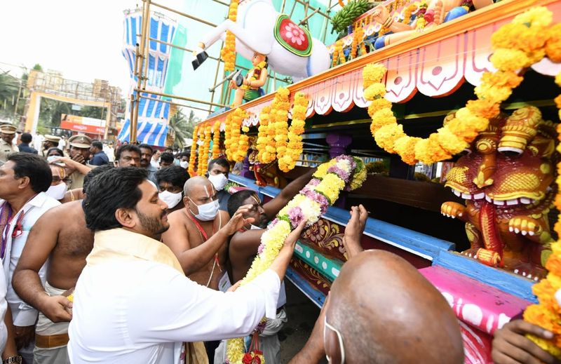 అంతర్వేది ఆలయంలో సీఎం జగన్... నూతన రథం ప్రారంబోత్సవం