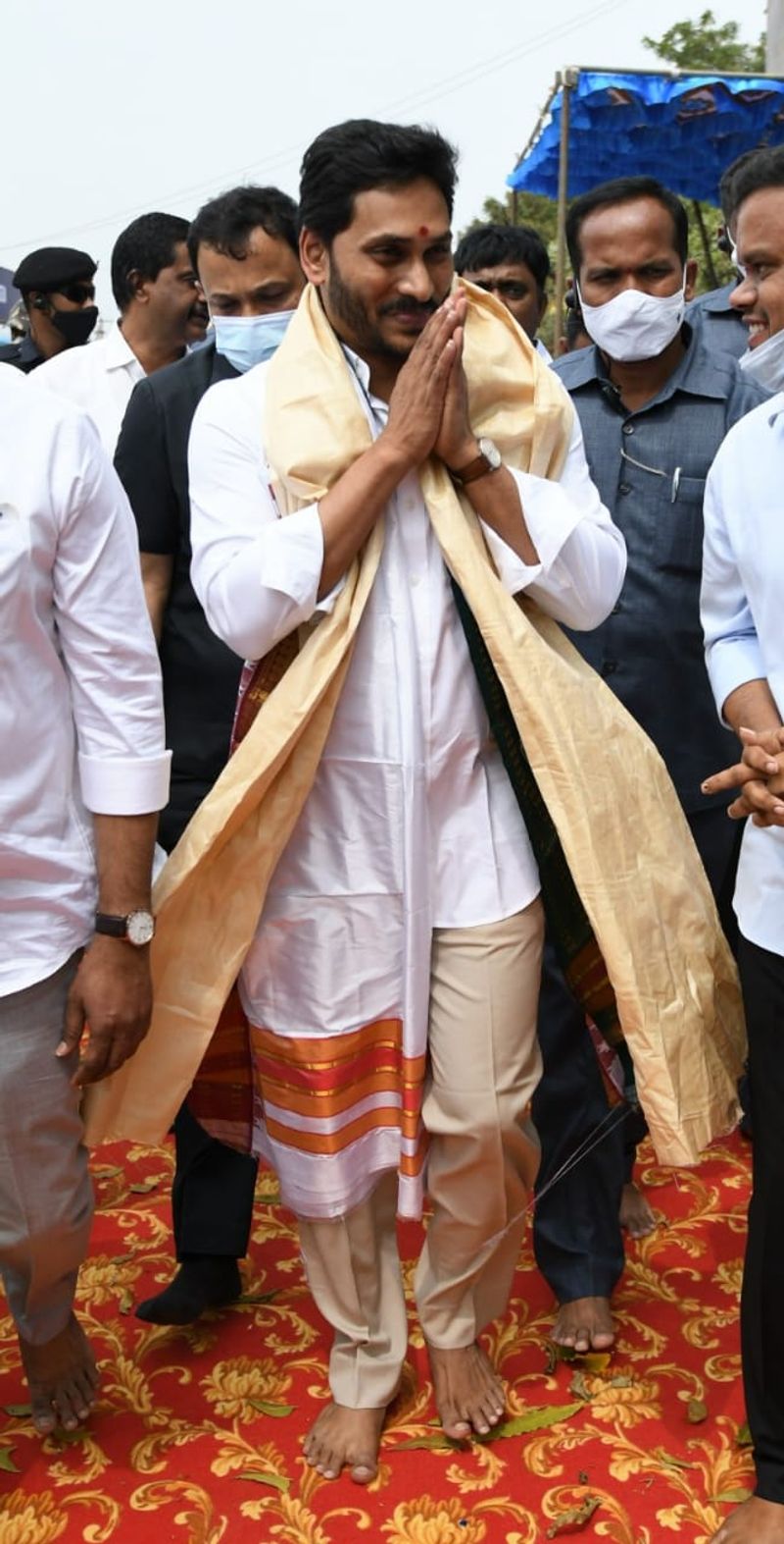 అంతర్వేది ఆలయంలో సీఎం జగన్... నూతన రథం ప్రారంబోత్సవం