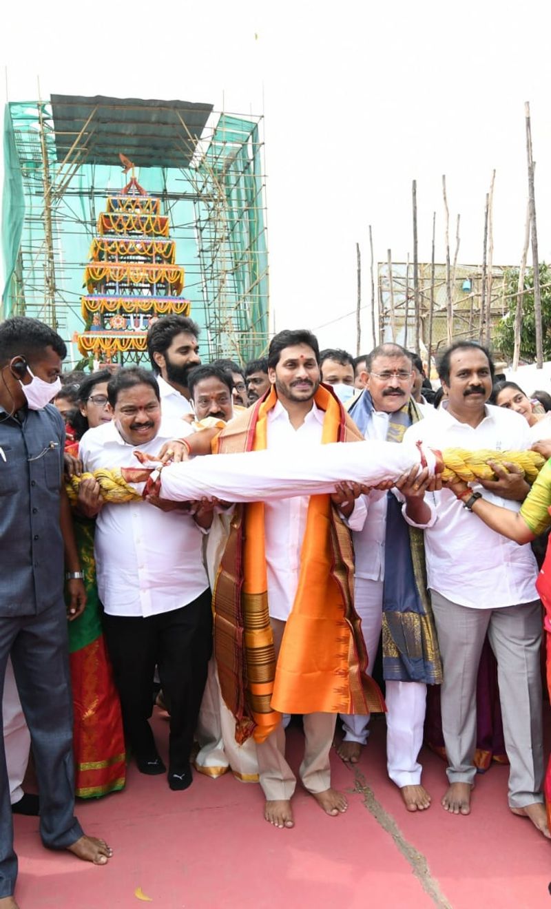 అంతర్వేది ఆలయంలో సీఎం జగన్... నూతన రథం ప్రారంబోత్సవం