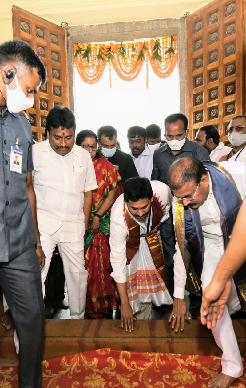 అంతర్వేది ఆలయంలో సీఎం జగన్... నూతన రథం ప్రారంబోత్సవం