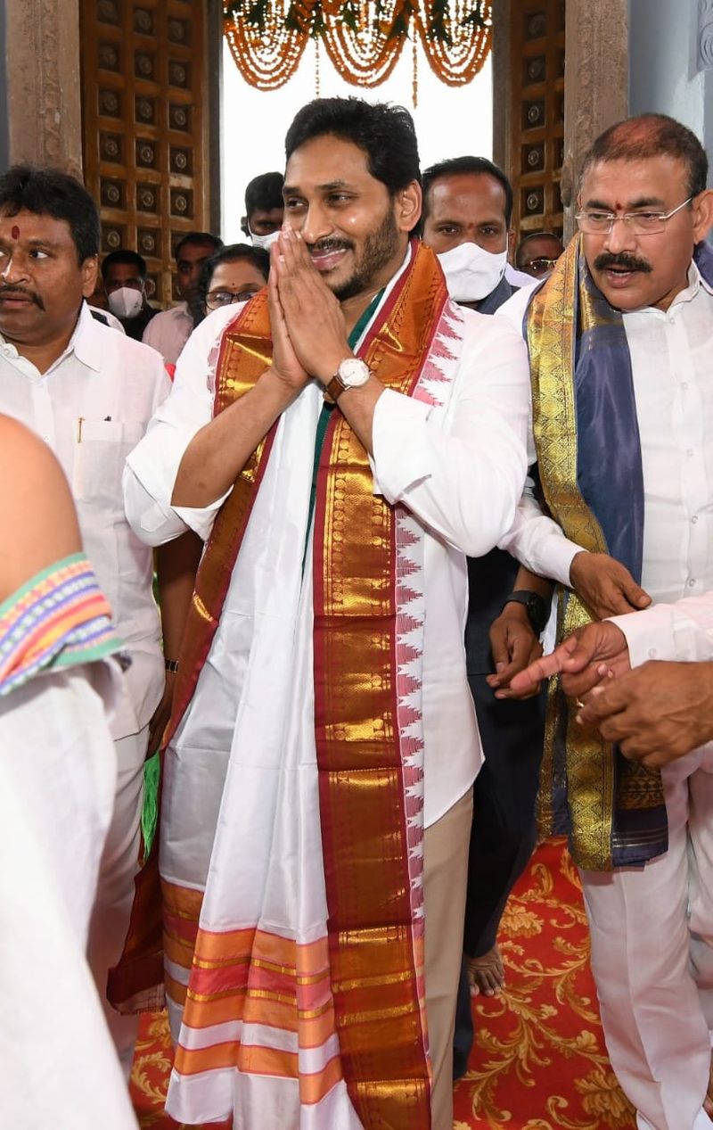 అంతర్వేది ఆలయంలో సీఎం జగన్... నూతన రథం ప్రారంబోత్సవం