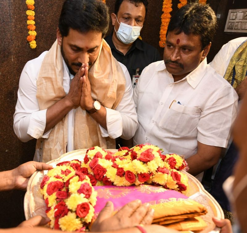 అంతర్వేది ఆలయంలో సీఎం జగన్... నూతన రథం ప్రారంబోత్సవం