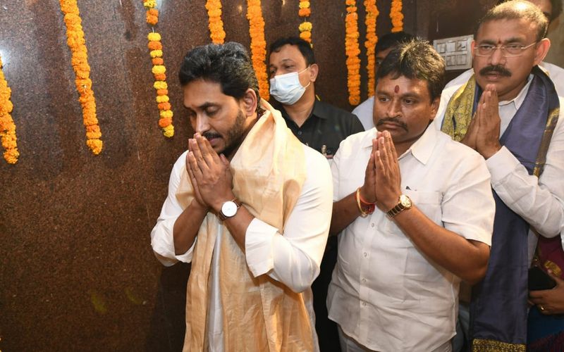 అంతర్వేది ఆలయంలో సీఎం జగన్... నూతన రథం ప్రారంబోత్సవం