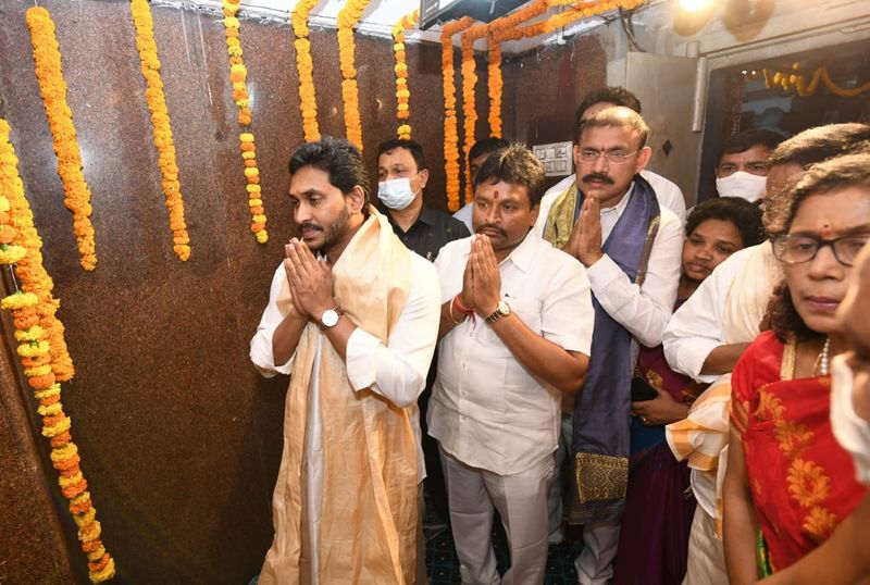 అంతర్వేది ఆలయంలో సీఎం జగన్... నూతన రథం ప్రారంబోత్సవం