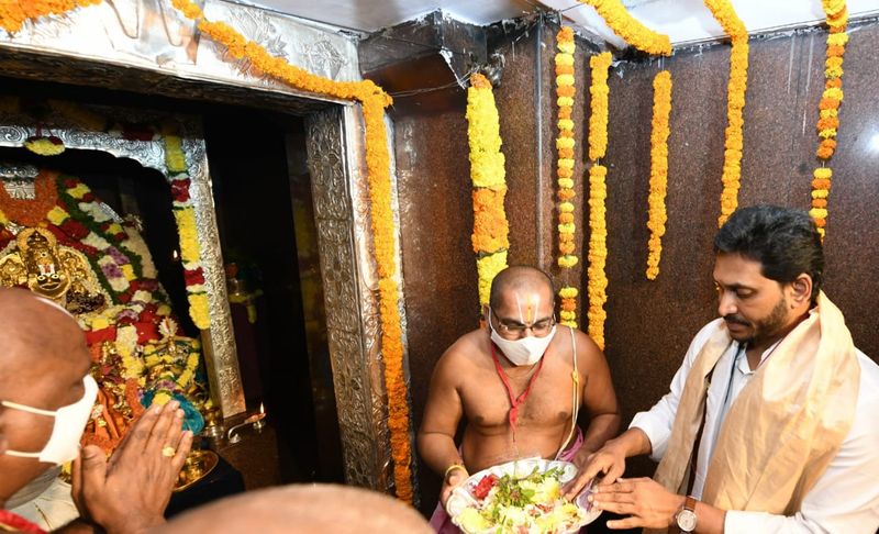 అంతర్వేది ఆలయంలో సీఎం జగన్... నూతన రథం ప్రారంబోత్సవం