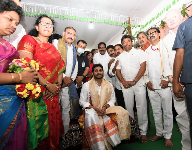 అంతర్వేది ఆలయంలో సీఎం జగన్... నూతన రథం ప్రారంబోత్సవం