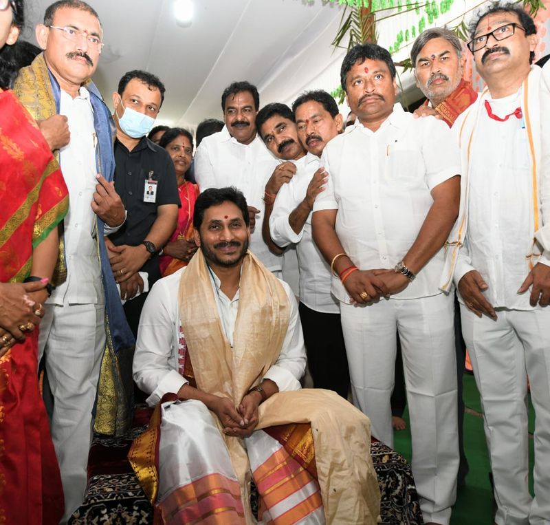 అంతర్వేది ఆలయంలో సీఎం జగన్... నూతన రథం ప్రారంబోత్సవం