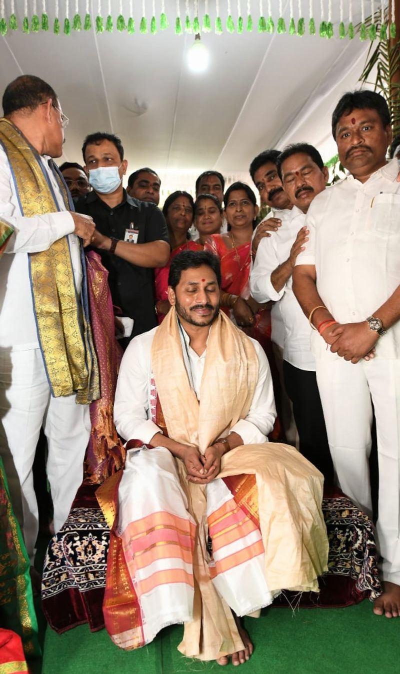 అంతర్వేది ఆలయంలో సీఎం జగన్... నూతన రథం ప్రారంబోత్సవం