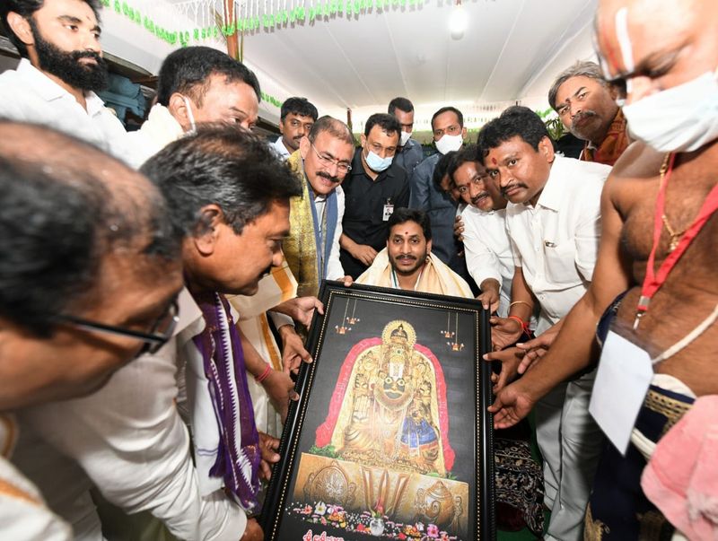 అంతర్వేది ఆలయంలో సీఎం జగన్... నూతన రథం ప్రారంబోత్సవం