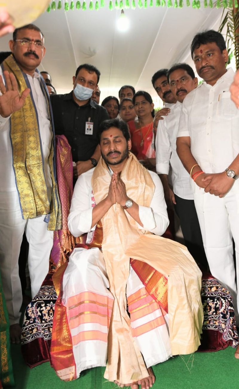 అంతర్వేది ఆలయంలో సీఎం జగన్... నూతన రథం ప్రారంబోత్సవం