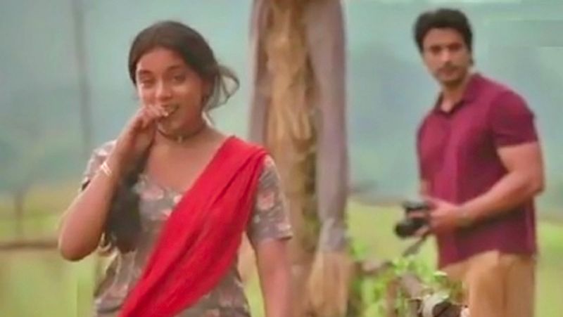 नंबर 2 - इमली
इंप्रेशन- 7447
सिर्फ ढाई महीने में ही ये शो दूसरा हाईएस्ट रेटिंग वाला शो बन चुका है। शो की कहानी इमली नाम की एक गांव की लड़की पर बेस्ड है, जिसे गांव वालों की एक गलतफहमी के चलते शहरी रिपोर्टर आदित्य से जबरदस्ती शादी करनी पड़ती है।