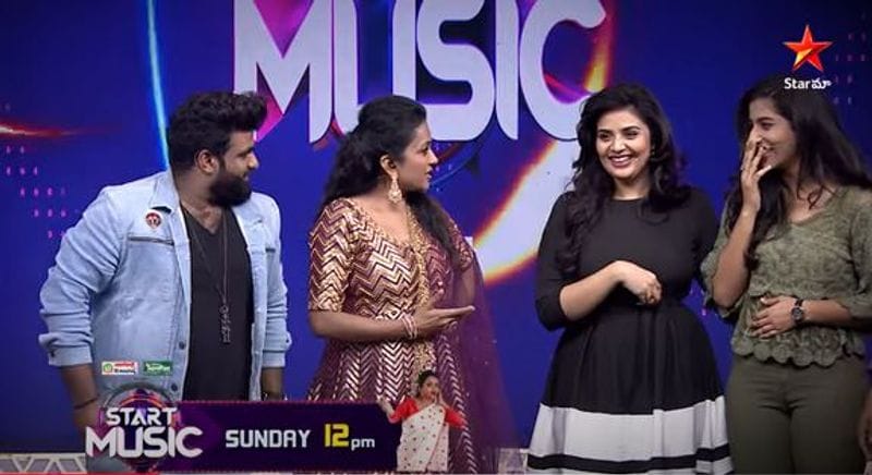 ఆ తర్వాత నా షోకి నేను వచ్చా, ఇక స్టార్ట్ అని శ్రీముఖి చెప్పగా, అంతలోనే సుమ ఎంట్రీ సన్నివేశాలు ఆకట్టుకున్నాయి.