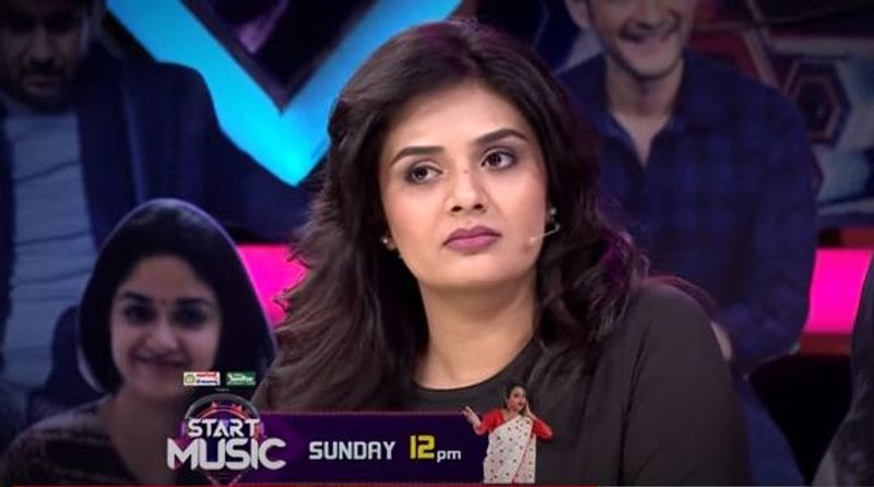 మరోవైపు కంటెస్టెంట్ పండు మధ్యలో వెళ్లి ఓ అమ్మాయి హ్యాండ్ పట్టుకుని రాగా, `నువ్వు ఎక్కడ పడితే అక్కడ పండుకోవద్దు` అని సుమ అన్న డైలాగ్ అందరిని బిత్తరపోయేలా చేసింది.