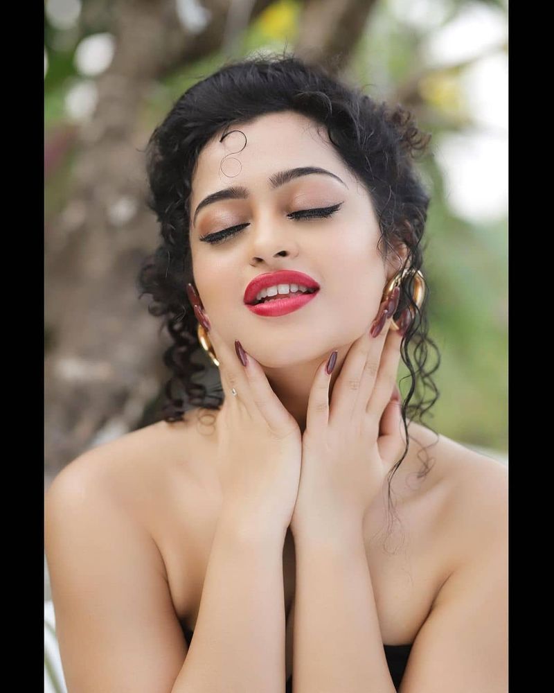ఇందులో `బూమ్ బదల్..` అనే ఐటెమ్ సాంగ్లో పిచ్చెక్కించింది. మాస్ బీట్కి హాట్ స్టెప్పులేస్తూ మతిపోగొట్టింది అప్సర.