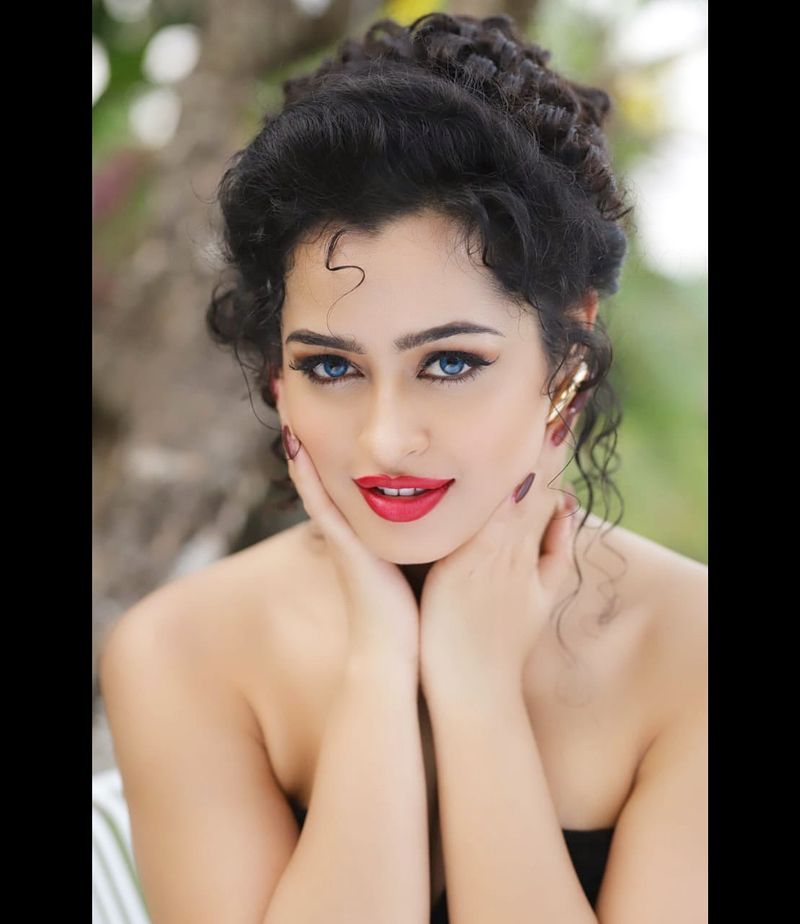 ప్రస్తుతం ఈ ఫోటోలు సోషల్ మీడియాలో వైరల్ అవుతున్నాయి.