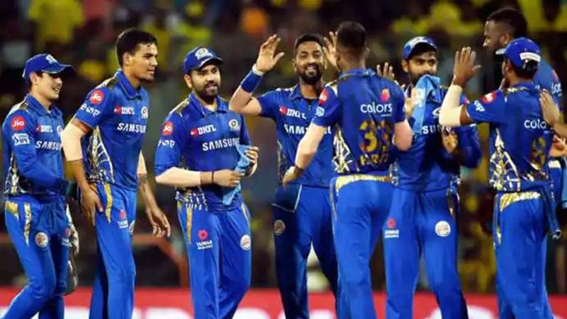 దీంతో వచ్చే ఐపీఎల్ 2021 సీజన్లో ముంబై ఇండియన్స్ టైటిల్ గెలిచి హ్యాట్రిక్ కొడుతుందని చెబుతున్నారు ముంబై అభిమానులు. ఇప్పటికే ఐదుసార్లు ఐపీఎల్ టైటిల్ గెలిచి, టాప్లో ఉన్న ముంబై ఇండియన్స్...ఈసారి కూడా టైటిల్ గెలిస్తే వరుసగా మూడుసార్లు టైటిల్ గెలిచిన జట్టుగా నిలుస్తుంది...