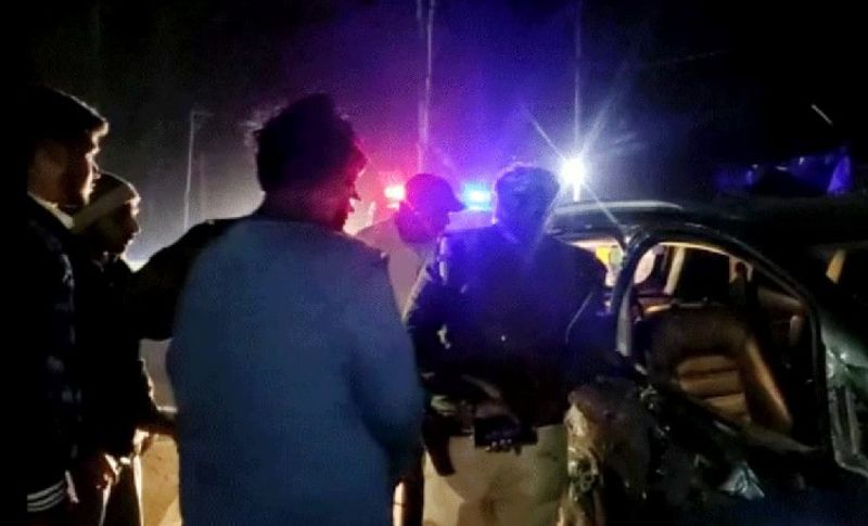 पुलिस ने मामले की जांच करने के बाद बताया कि बढ़ापुर की रहने वाली पूजा की शादी 16 फरवरी को किरतपुर के गांव मोचीपुरा में हुई थी। वह शुक्रवार को विदा होकर अपने ससुराल मोचीपुरा जा रही थी। लेकिन जैसी वह नजीबाबाद में रायपुर रोड पर पहुंची तो अज्ञात ट्रैक्टर ट्रॉली ने दूल्हा-दुल्हन की कार को टक्कर मार दी। जिसमें पूजा की मौत हो गई, वहीं दूल्हे समेत अन्य चार लोग भी घायल हो गए।