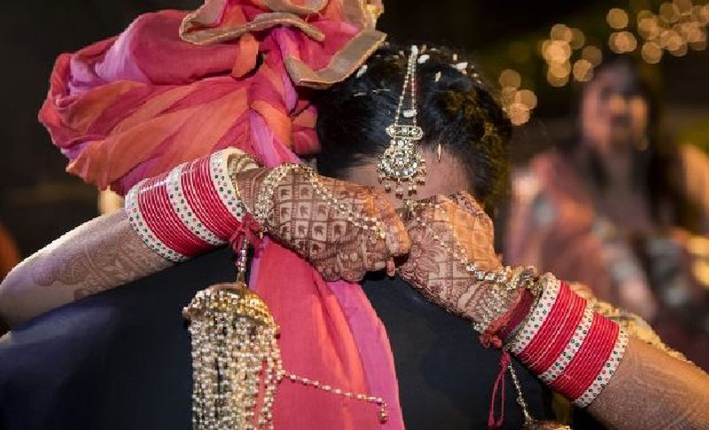 जैसे ही हादसे की जानकारी दूल्हा और दुल्हन के घरवालों क पता चली तो शादी की शहनाई की जगह मातम की चीखें गूंजने लगी। घायलों को आनन-फानन में गंभीर हालत देखते हुए उन्हें हायर सेंटर रेफर कर दिया गया। सूचना मिलते ही पुलिस मौके पर पहुंची, लेकिन तब तक ट्रैक्टर ड्राइवर फरार हो चुका था।