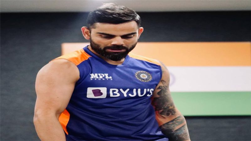 सीरीज में 1-1 से बराबरी पर चल रही दोनों टीमें अपने हाथ से ये मैच जाने नहीं देना चाहती। इसके लिए कप्तान कोहली भी कोई कसर नहीं छोड़ रहे है और जिम में खूब पसीना बहा रहे हैं।