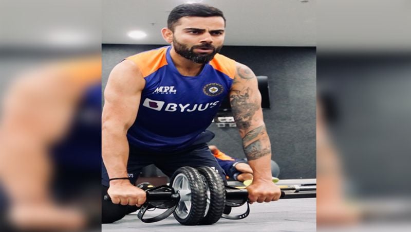 विराट कोहली ने अपने वर्कआउट की कुछ फोटो इंस्टाग्राम और ट्विटर पर शेयर की है, जिसमें वो अलग-अलग तरह की एक्सरसाइज करते हुए नजर आ रहे हैं।