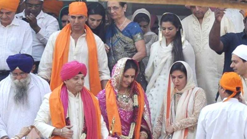 अक्षय बहन अलका की शादी से बिल्कुल खुश नहीं थे। वे नहीं चाहते थे कि बहन ऐसे शख्स से शादी करें जो उम्र में उनसे काफी बड़ा हो। 