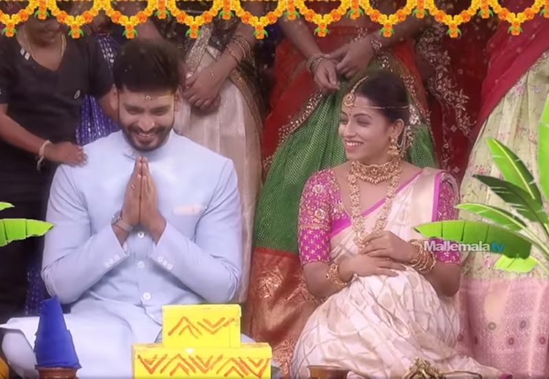 ఇక ఆ మధ్య ఈ జంటకు ఓ కార్యక్రమంలో బొమ్మల పెళ్లి కూడా చేశారు. శ్రీదేవి డ్రామా కంపెనీ షోలో నవ్య స్వామి, రవి కృష్ణలకు పెళ్లి చేయడం జరిగింది. ఇక మీరిద్దరూ లవర్స్ అట కదా.. అని చాలాసార్లు అడగడం జరిగింది. అయితే మేము స్నేహితులం మాత్రమే అని చెబుతూ ఉంటారు.