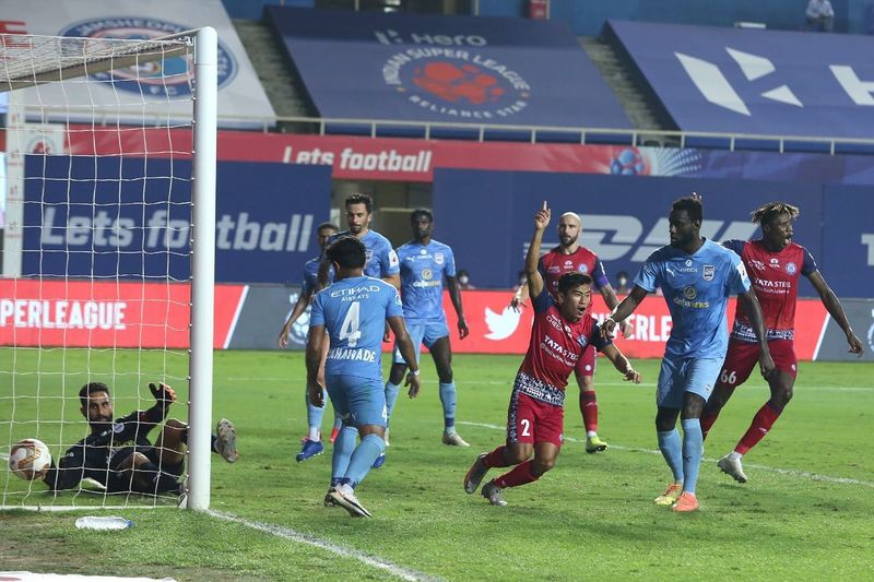 The second half saw four attacks until the 71st minute, including a save from City goalkeeper Amrinder Singh. Nonetheless, the exact minute saw Boris Singh score the opener from Jamshedpur, through his left foot to the bottom-left in a close-range attempt.