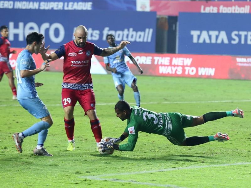 City made one last attempt to pull off a consolation in the 94th minute, only to be denied by Jamshedpur goalkeeper Rehenesh TP. As the referee blew the full-time whistle, Jamshedpur walked away with the three points.