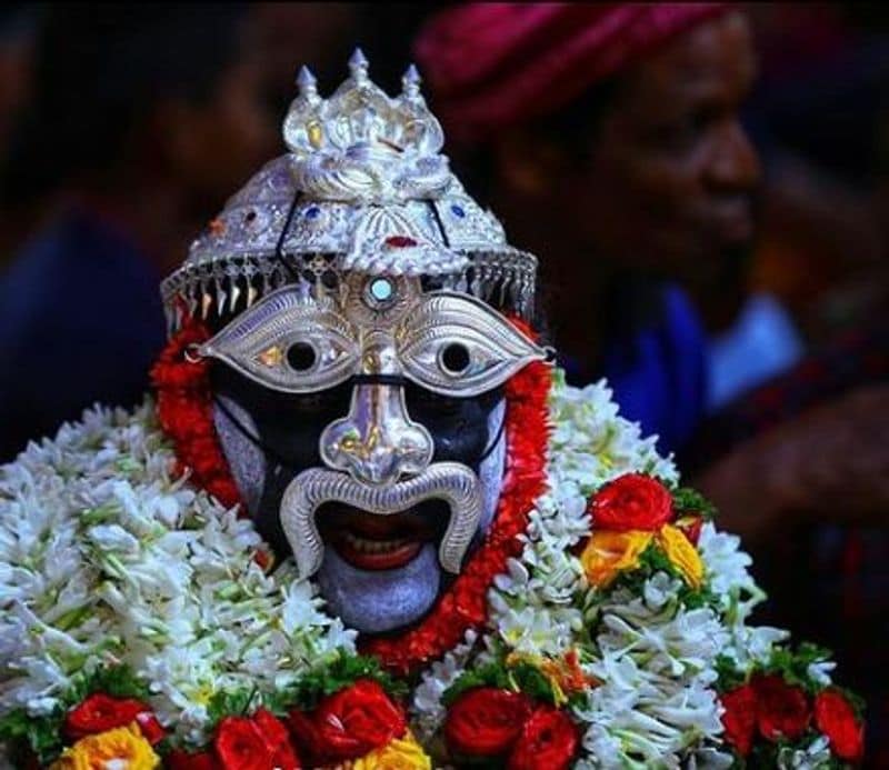 ಕೊರಗಜ್ಜನ ನಂಬ್ರಿ ಕಷ್ಟವೆಲ್ಲ ದೂರು ಆಗುತೈತಿ; ಸ್ವಾಮಿ ಶಕ್ತಿಯಲ್ಲಿ ನಡೆದ ಪವಾಡಗಳಿವು! | Significance of koragajja in Mangalore vcs