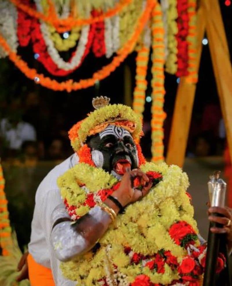 ಕೊರಗಜ್ಜನ ನಂಬ್ರಿ ಕಷ್ಟವೆಲ್ಲ ದೂರು ಆಗುತೈತಿ; ಸ್ವಾಮಿ ಶಕ್ತಿಯಲ್ಲಿ ನಡೆದ ಪವಾಡಗಳಿವು! | Significance of koragajja in Mangalore vcs