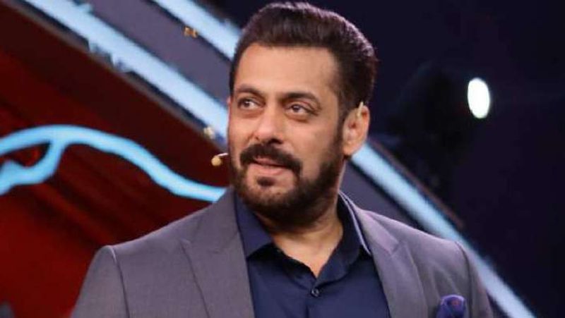 सलमान के इस कंट्रोवर्सियल शो की वोटिंग लाइन्स बंद हो चुकी है। फिनाले के आखिरी कुछ पलों में ऑडियंस से लाइव वोटिंग करवाई जाएगी। इसके बाद ही सलमान इस शो के विनर का ऐलान करेंगे।