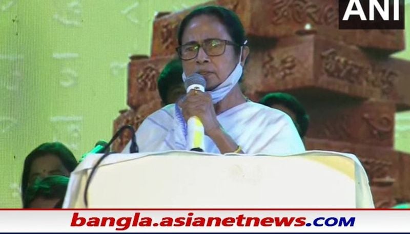 <p style="text-align: justify;">এদিনের তৃণমূল কংগ্রেস নির্বাচনী কমিটি আনুষ্ঠানিকভাবে মমতা বন্দ্যোপাধ্যায়কে প্রার্থী বাছাইয়ের বিষয়ে চূড়ান্ত সিদ্ধান্ত নেওয়ার অনুমতি দিয়েছে।</p>
<p style="text-align: justify;"> </p>