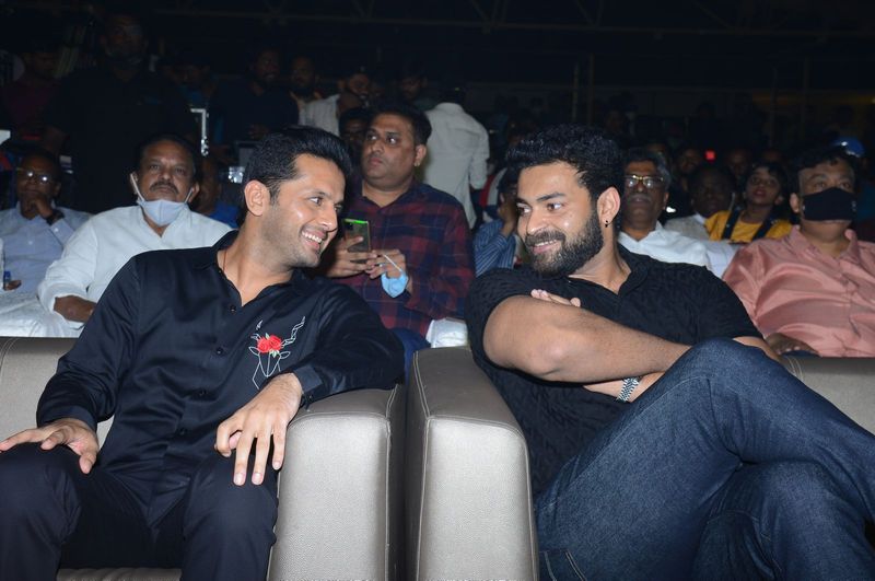 `చెక్` ప్రీ రిలీజ్ ఈవెంట్ ఫోటోలు.
