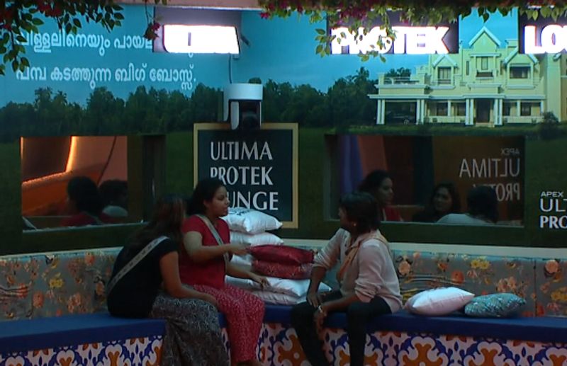 തുടര്ന്നാണ് ഡിംപാല് കള്ളം പറഞ്ഞുവെന്ന് വ്യക്തമാക്കി മിഷേല് സംസാരത്തിന് തുടക്കമിട്ടത്.