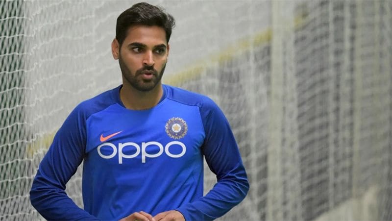‘భారత జట్టు ఫైనల్ మ్యాచ్లో భువనేశ్వర్ కుమార్ను మిస్ అవుతోంది. అతనిలో మూడు స్పెషలిటీలు ఉన్నాయి. మొదటిది అతను కొత్త బంతితో మ్యాజిక్ చేయగలడు. రెండోది అతను లాంగ్ స్పెల్స్ బౌలింగ్ చేయగలడు... మూడోది అతను బ్యాటింగ్ కూడా చేయగలడు...