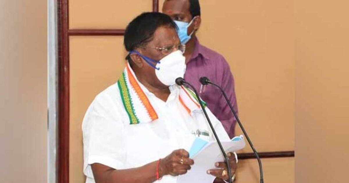 ‘கொஞ்சமாவது விஸ்வாசம் இருக்கணும்’... பேரவையில் நாராயணசாமியுடன்