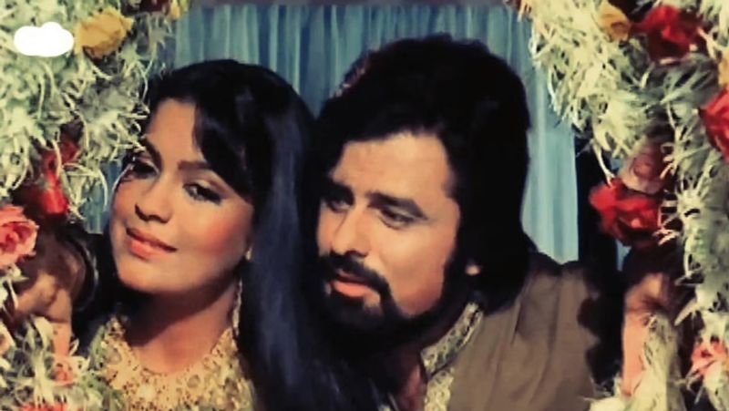 साथ काम करते-करते जीनत को 4 बच्चों के पिता संजय खान से मोहब्बत हो गई। इस बात की भनक संजय की पत्नी जरीन खान को हो गई। खबरें तो यहां तक थी कि दोनों ने फिल्म अब्दुल्ला की शूटिंग के दौरान गुपचुप तरीके से शादी भी कर ली थी। 
